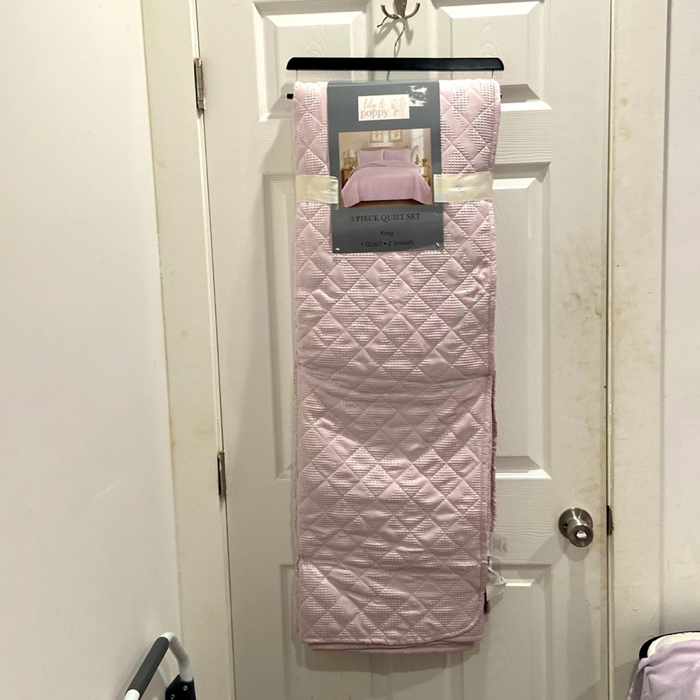 BNWT 3 Piece Quilt Set King Size
